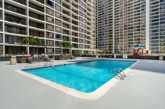 Deluxe Panoramic Mountain View Condo - 37Th Floor, Free Parking & Wifi Condo Honolulu Kültér fotó