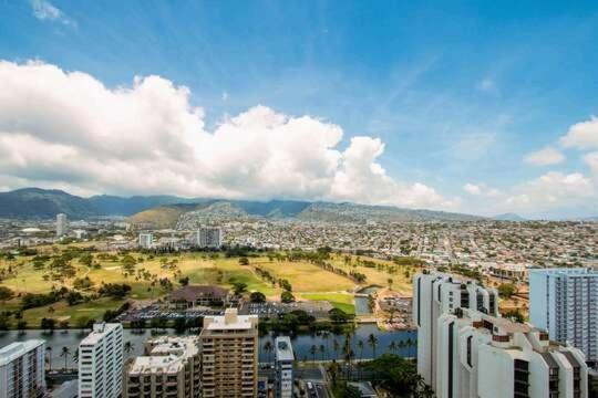 Deluxe Panoramic Mountain View Condo - 37Th Floor, Free Parking & Wifi Condo Honolulu Kültér fotó