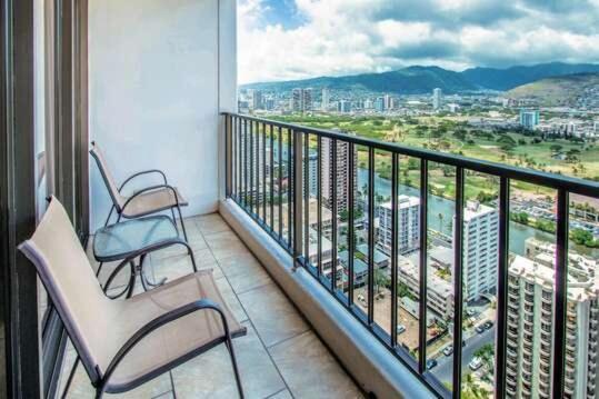 Deluxe Panoramic Mountain View Condo - 37Th Floor, Free Parking & Wifi Condo Honolulu Kültér fotó